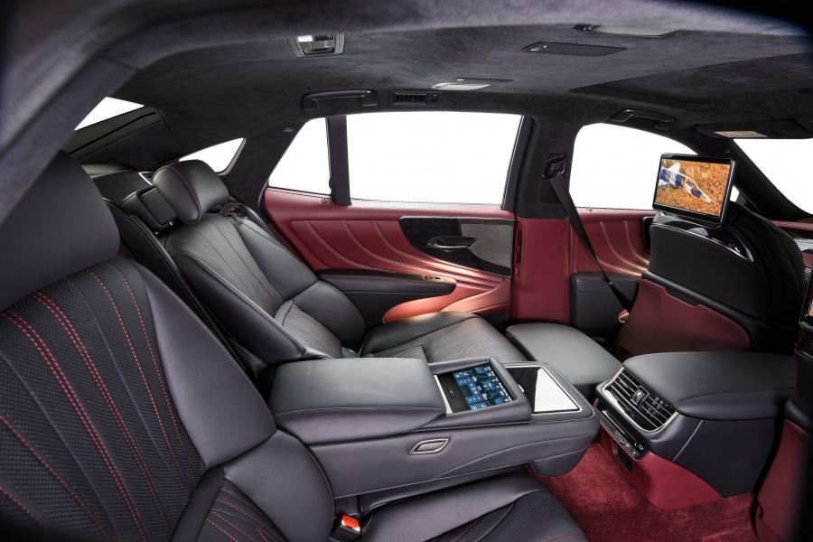 Интерьер Lexus LS500 2018 года  (ZA) (фото 35 из 46)
